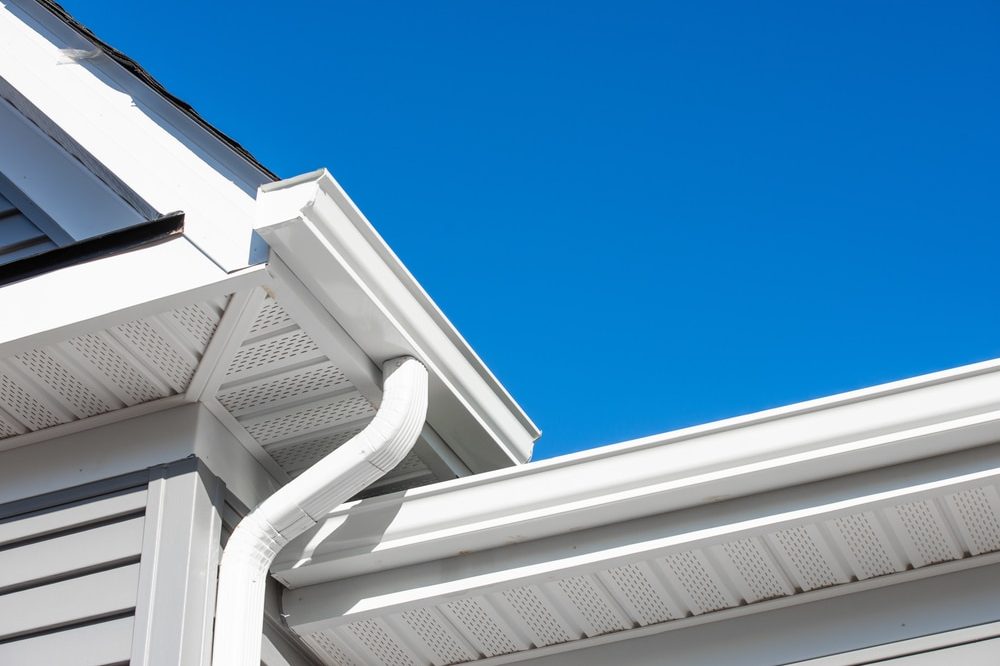 Colonial,White,Gutter,Guard,System,,Soffit,Providing,Ventilation,To,The